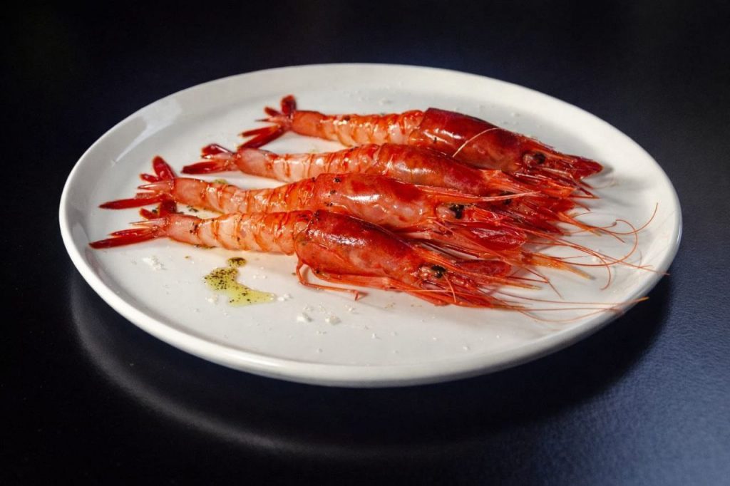 Cruditè di gambero rosso di Ortigia servita alla Locanda Sikè ristorante di pesce a Siracusa
