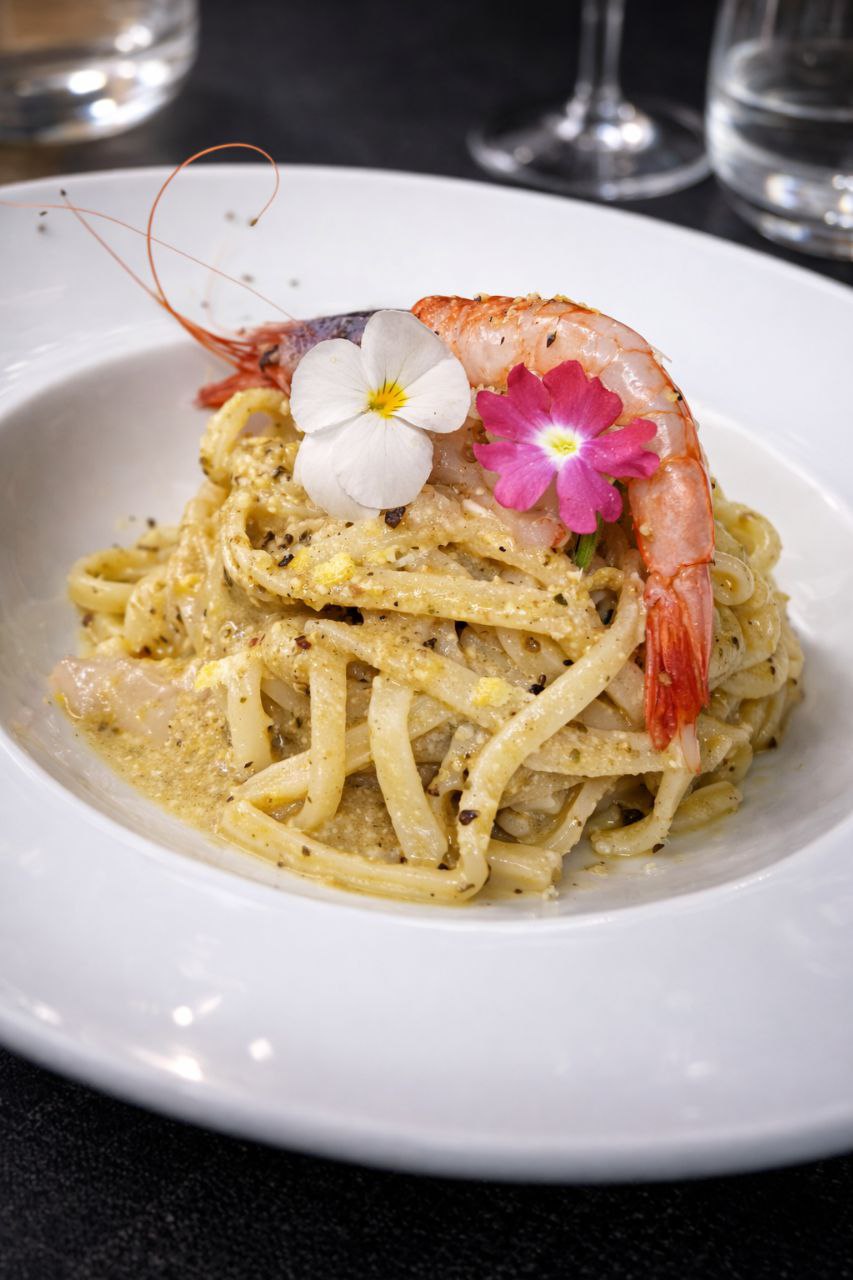 tagliolini pistacchio e gambero rosso Ortigia Siracusa Locanda Sikè ristorante di pesce